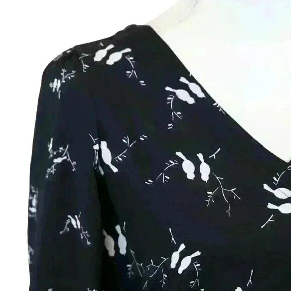 Ann Taylor LOFT Black Lovebirds Blouse V Neck Long Sleeve Sheer Tie Back Size XS - Picture 6 of 9
